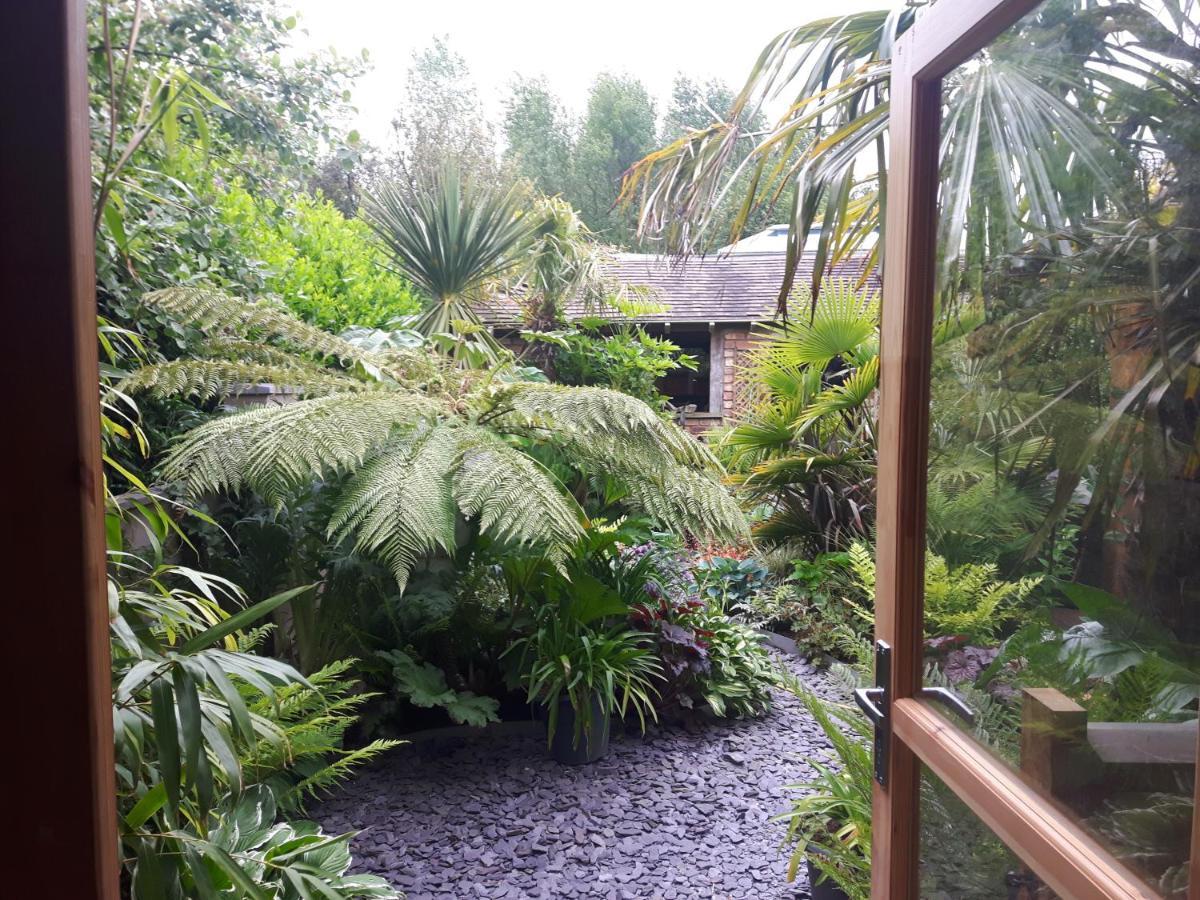 Cabin Set In A Beautiful Romantic Tropical Garden Σάτον Κόλντφιλντ Εξωτερικό φωτογραφία