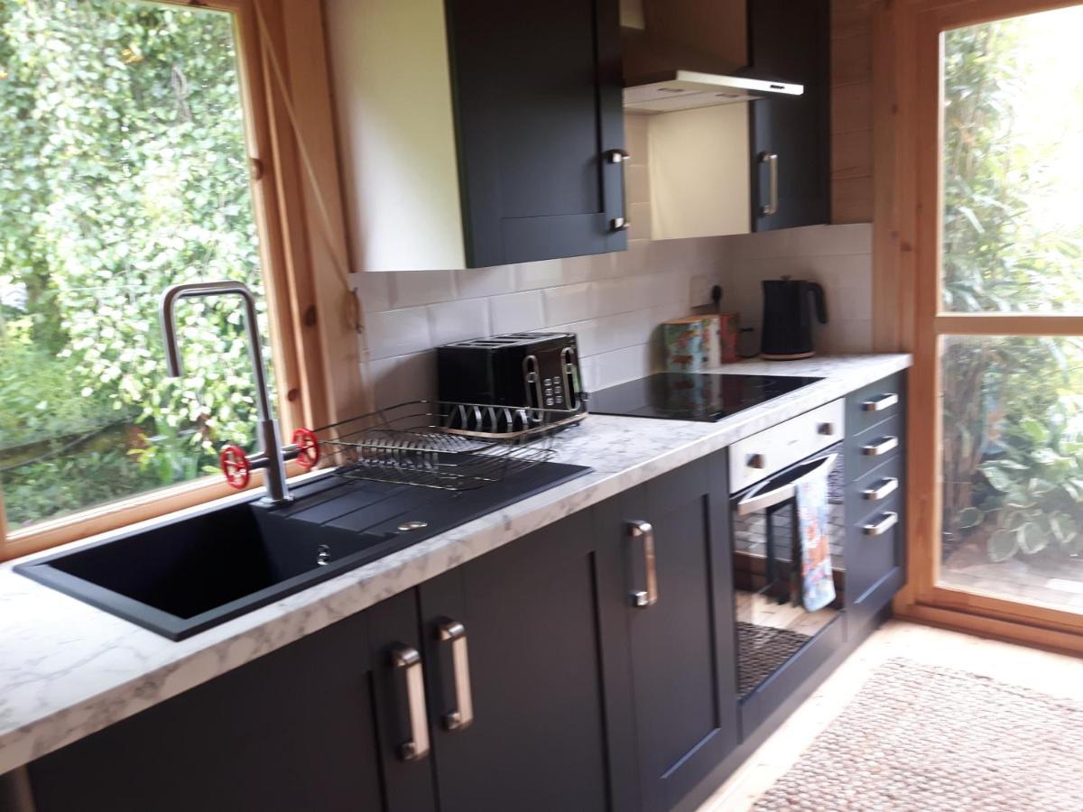 Cabin Set In A Beautiful Romantic Tropical Garden Σάτον Κόλντφιλντ Εξωτερικό φωτογραφία